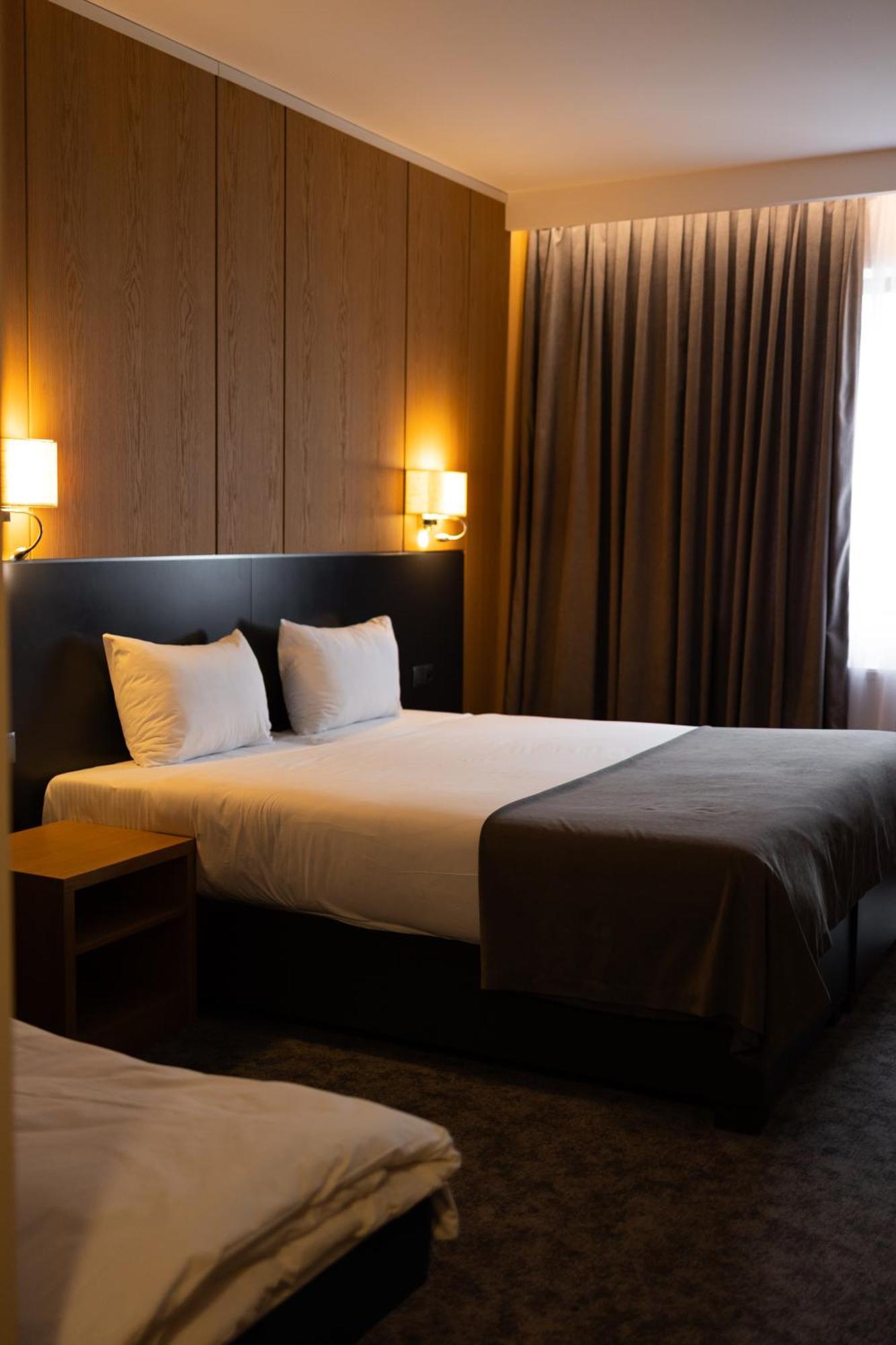 Jesenice  Gazda Hotel&Restaurant - Self Chek-In מראה חיצוני תמונה
